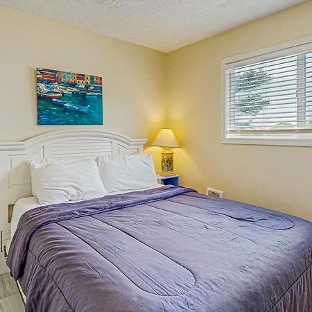 Villa Chris'S Oceanfront Getaway Rockaway Beach Exterior foto