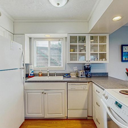 Villa Chris'S Oceanfront Getaway Rockaway Beach Exterior foto