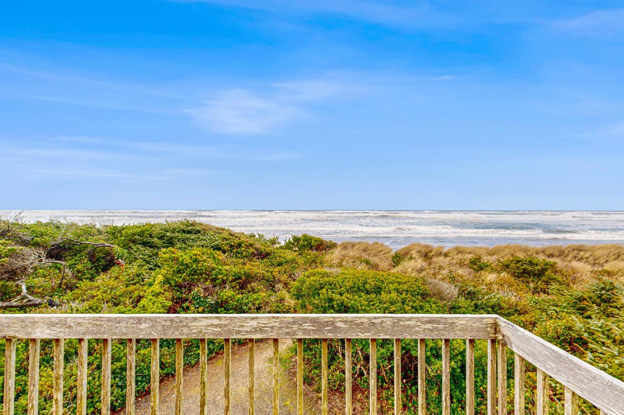 Villa Chris'S Oceanfront Getaway Rockaway Beach Exterior foto