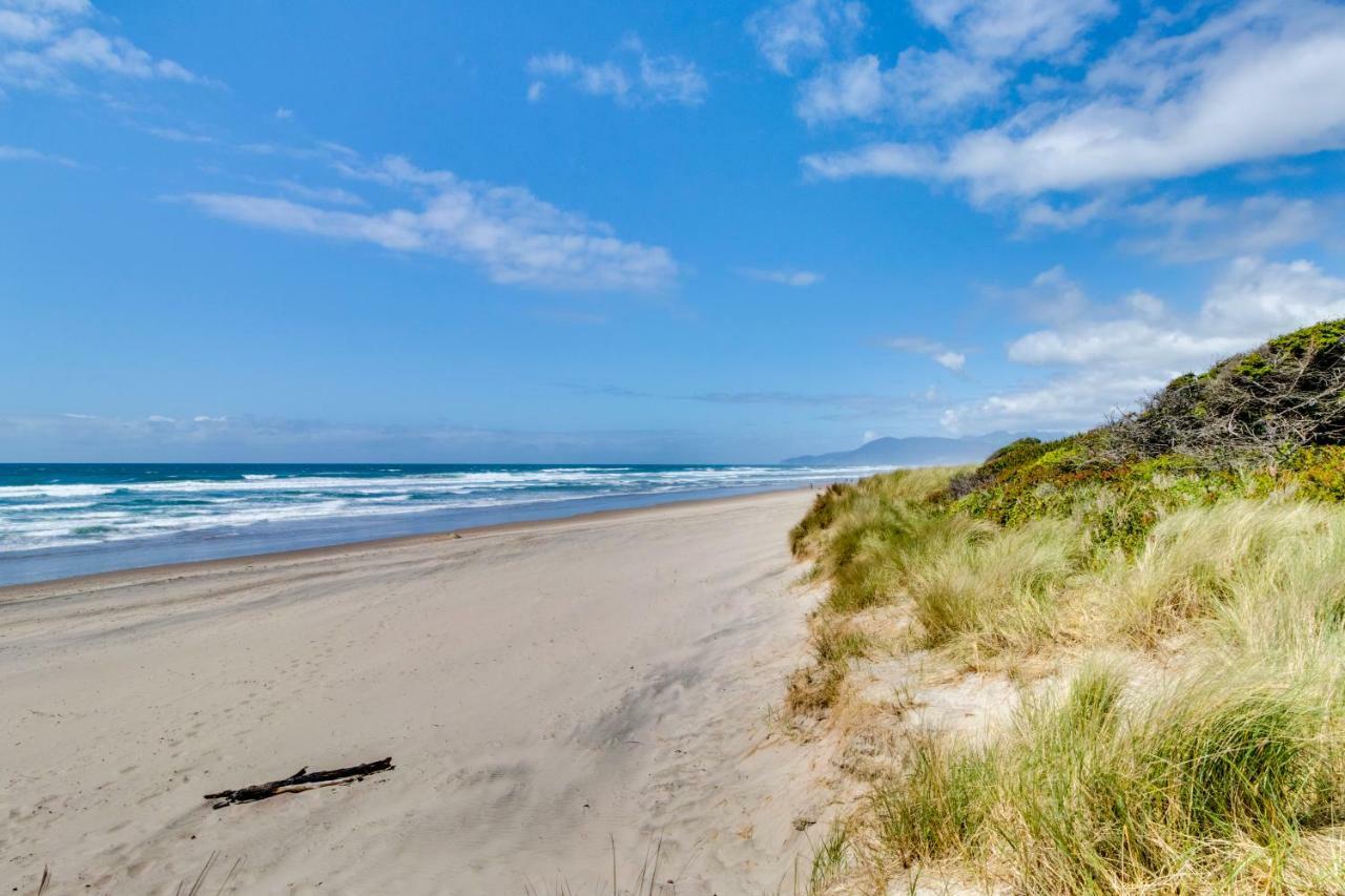 Villa Chris'S Oceanfront Getaway Rockaway Beach Exterior foto